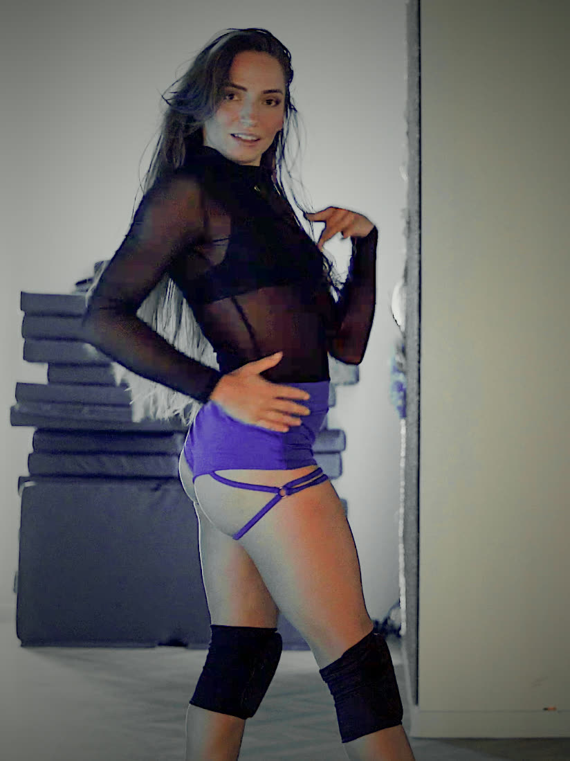 Alicja Łagosz posing in dance heels in the studio